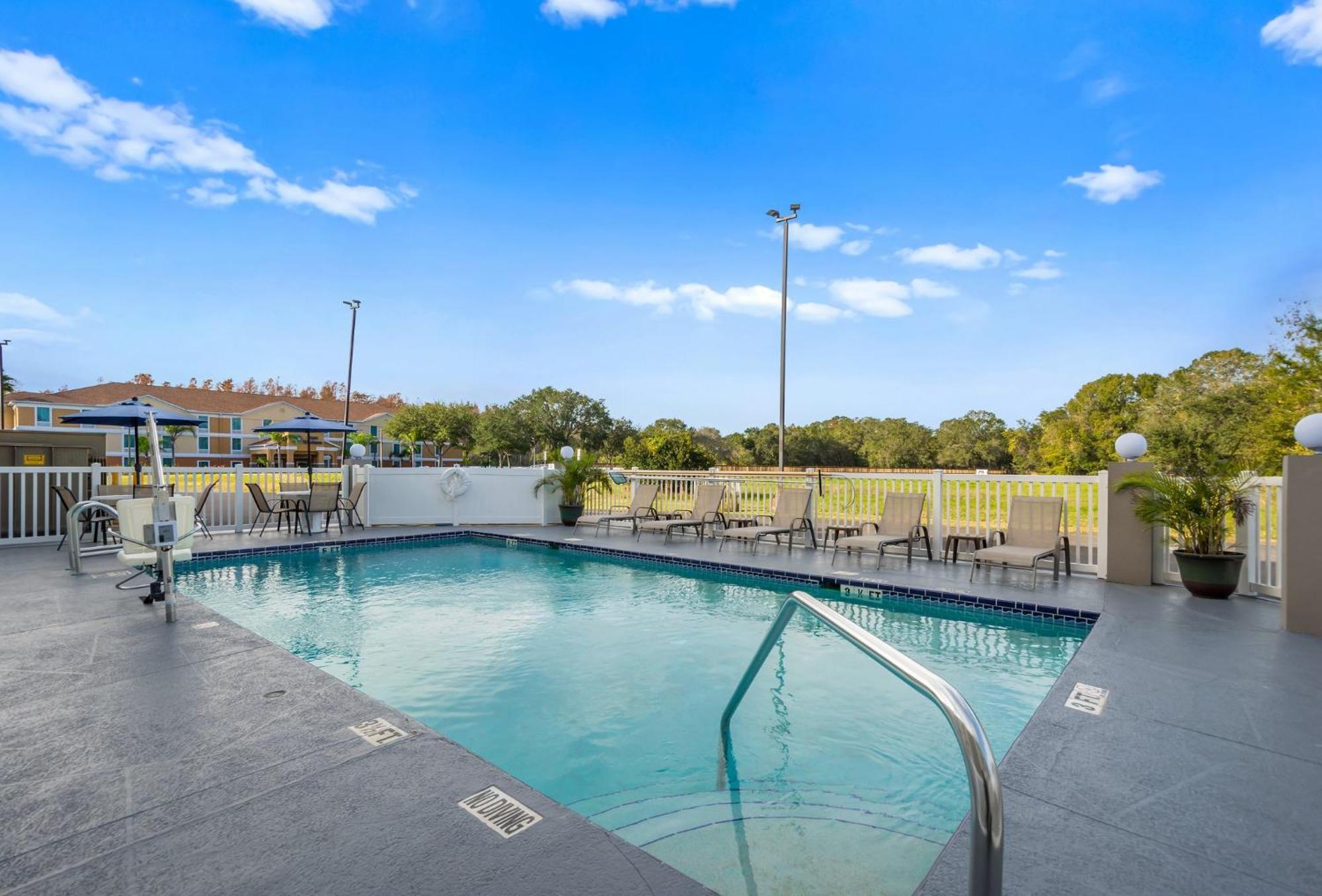Spot X Hotel Tampa - Wesley Chapel By The Red Collection Dış mekan fotoğraf